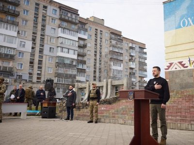 Зеленский посетил Ахтырку и вручил награду города-героя (ФОТО)