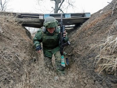Уздовж траси на Маріуполь росіяни будують захисні споруди (відео)
