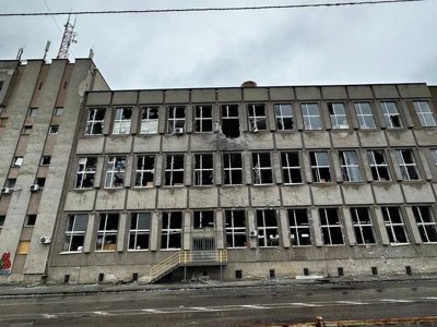 Оккупанты обстреляли больницу и помещение Укрпочты в Херсоне