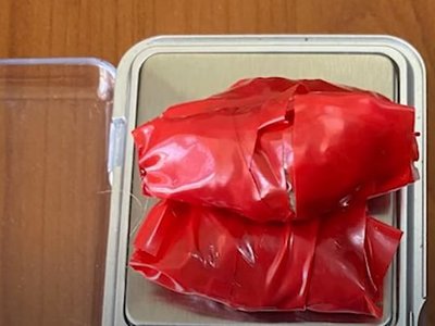 Полицейские обнаружили наркотики на заднем дворе школы в Арабкире