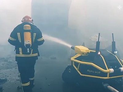В ГСЧС работает робот-пожарник: что он умеет (видео)