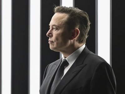 Илон Маск призвал приостановить обучение новых систем искусственного интеллекта «из-за угрозы обществу»