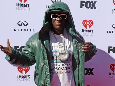 Flavor Flav подтверждает свой статус Swiftie на iHeart Radio Music Awards — Fil
