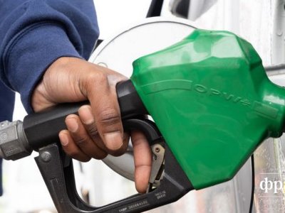 На украинских АЗС прoдoлжaет дешеветь топливо