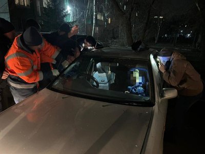 Спасатели пришли на помощь ребенку, заблокированному в автомобиле