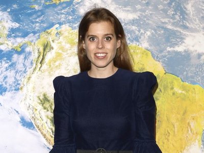 Надела одно из самых популярных платьев: принцесса Беатрис посетила мероприятие в Лондоне