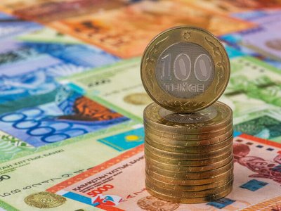 Тенге к доллару ослаб до 452,7