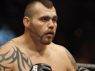 Экс-чемпион UFC примет участие в турнире по пощечинам