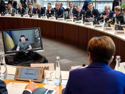 МВФ одобрил рекордный кредит Украине на $15,6 млрд