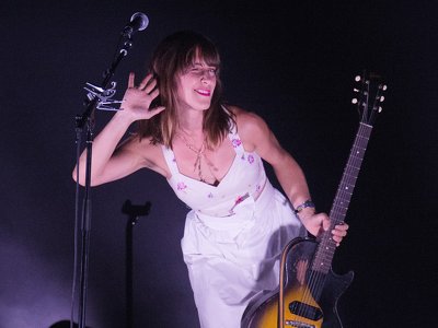 Файст говорит, что она была «вне тела» перед туром Arcade Fire — Fil