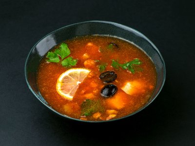 Солянка по этому рецепту получится очень вкусной. Пошаговый рецепт с фото