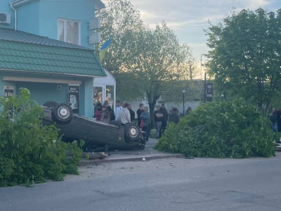 Пьяный лихач на BMW отправил в больницу двух женщин (фото)