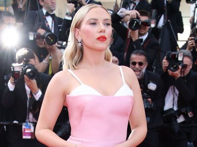 Белье напоказ, прозрачные ткани и разрезы: самые «голые» платья «Оскара-2022»
