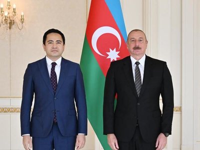 Посол Казахстана вручил Президенту Азербайджана верительные грамоты
