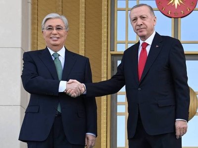 Токаев пригласил Эрдогана на саммит в Туркестане