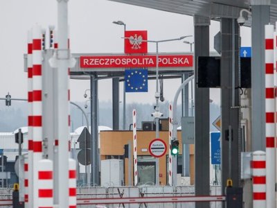Польша закроет границу для грузовиков из России и Беларуси
