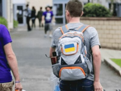 Держприкордонслужба не обмежує виїзд за кордон юнаків до 18 років