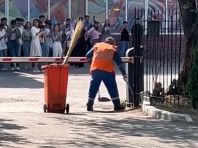 Танцующий под Beyonce дворник вдохновил Казнет
