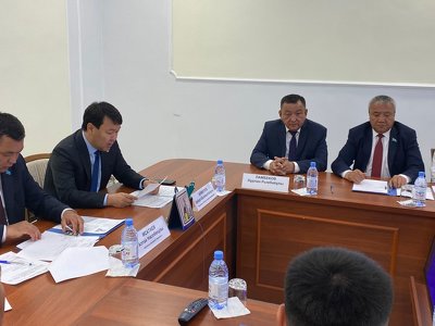 Нурлана Ламбекова на внеочередной сессии маслихата Приозёрска представил заместитель акима Карагандинской области Ербол Аликулов. Депутаты одобрили кандидатуру.