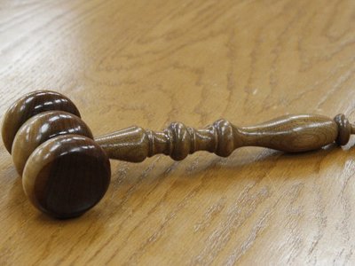 Главврач поликлиники в Алматы проведёт семь лет в колонии за растрату 79 млн тенге