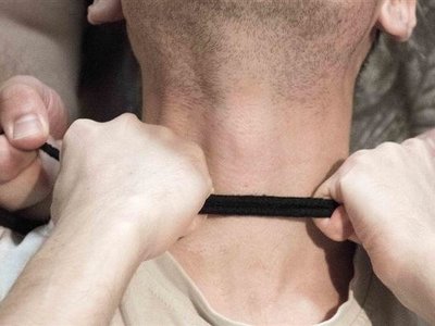 Павлодарец задушил приятеля шнурком от кроссовка