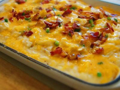 Запеканка из картофельного пюре с сыром и беконом