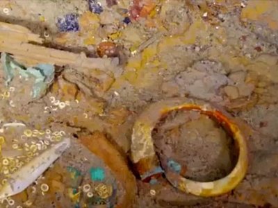 Ожерелье из зуба доисторической акулы нашли на Титанике