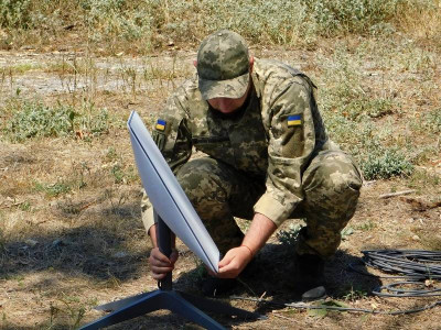 SpaceX Илона Маска заключила соглашение с Пентагоном о поставках Starlink в Украину
