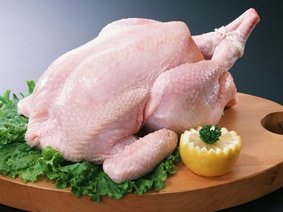 Сальмонелла и бактерии: регулятор в Армении нашел нарушения в продукции трех производителей куриного мяса