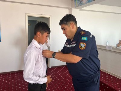 Спасшие утонувшего ребенка подростки награждены в Шымкенте