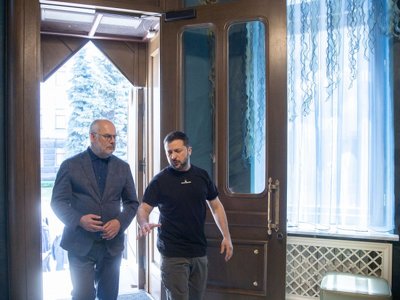 Зеленский рассказал президенту Эстонии о насущных потребностях украинской армии