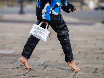 Прозорі босоніжки стали головним літнім трендом: як вони виглядають