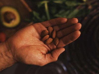 Міцний сон і спокійні нерви: лікар розповіла, в яких продуктах багато магнію