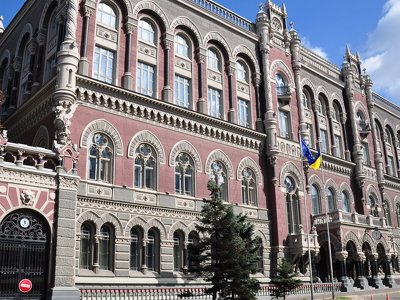 НБУ опроверг информацию о том, что возьмет под контроль все денежные переводы по карточкам
