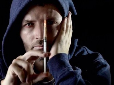 О чрезвычайной опасности синтетических наркотиков напоминают жамбылские полицейские