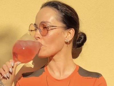 Летний тоник с чайной розой и бузиной: рецепт освежающего напитка от Даши Астафьевой
