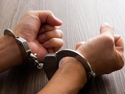 «Оборотни в погонах»: замначальника карагандинской полиции задержали за взятку