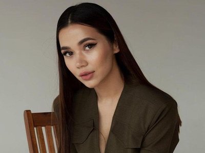 Всем миром: Карина Оксукпаева предложила подписчикам выбрать имя ее будущего малыша