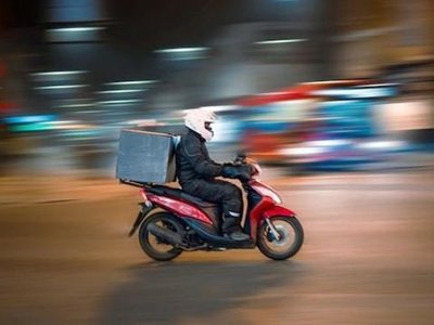 В Казахстане ужесточили требования к езде на мопедах