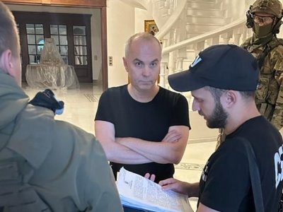 Люстра или фонтан: Шуфрич положил конец дебатам вокруг таинственного предмета в целлофане