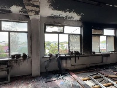 Пожар в школе: в Таразе строители выпрыгивали из окон горящего здания