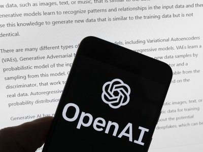 Борьба с искусственным интеллектом: автор Игры престолов и другие писатели подали в суд на OpenAI