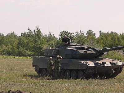 Швеция передала Украине 10 танков Strv122