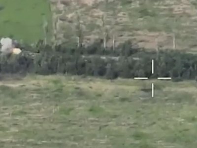 Смерть с неба для российских танков: как украинский FPV-дрон уничтожает Т-90 (видео)