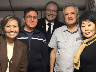 Казахстанские врачи спасли женщину на борту самолёта