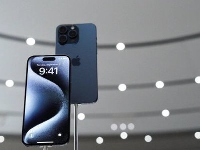  Массовая драка за новый iPhone произошла в Дубае 