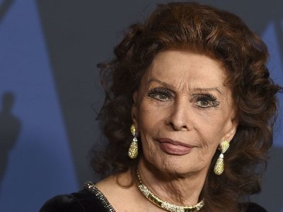 89-летнюю Софи Лорен забрали в больницу и экстренно прооперировали