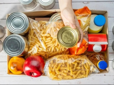 Украинцам выдают добротные продуктовые наборы: как получить гуманитарку?