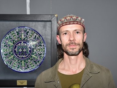 20 лет поисков. Известный крымский керамист Рустем Скибин представил в Киеве новый проект «Qalqan/Щит»