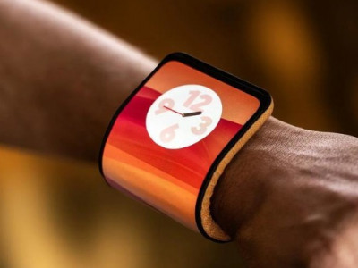 Motorola представила гибкий смартфон-браслет, который можно носить на запястье вместо часов